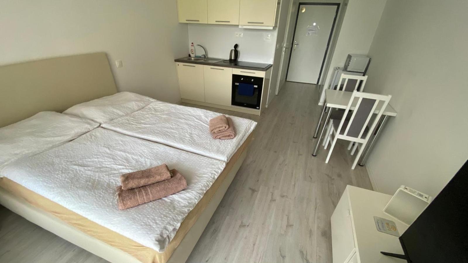 Apartament 1 With Terrace, Slnecnice, 18b